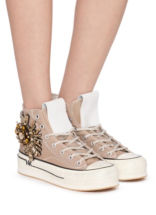 模特儿示范图 - 点击放大 - NAN-KU COUTURE - Embellished High Top Women's Sneakers
