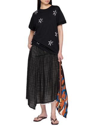 模特儿示范图 - 点击放大 - SUZUSAN - Flower Shibori Motif Giza Cotton T-Shirt