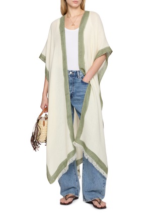 模特儿示范图 - 点击放大 - WEHVE - Hedda Hand Painted Baby Alpaca Cape