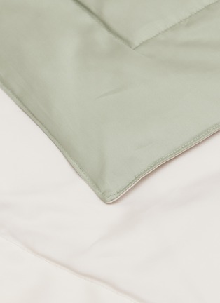 细节 –点击放大 - CELSO DE LEMOS - Secret Comforter — Laurel/Nacre