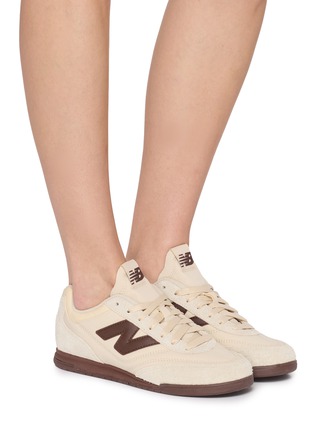 模特儿示范图 - 点击放大 - NEW BALANCE - RC42 Lace Up Unisex Sneakers