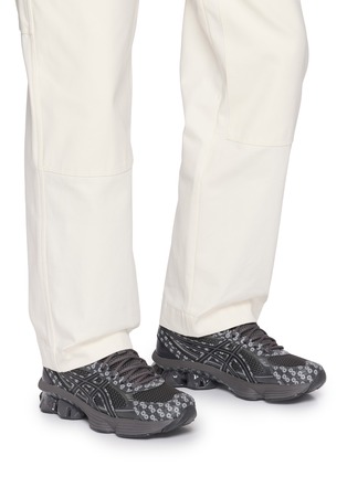 模特儿示范图 - 点击放大 - ASICS - x Kiko Kostadinov Studio US7-S GEL-KINETIC FLUENT Men's Sneakers