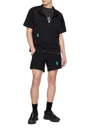 模特儿示范图 - 点击放大 - DISTRICT VISION - Sneaker Print California Cotton T-Shirt
