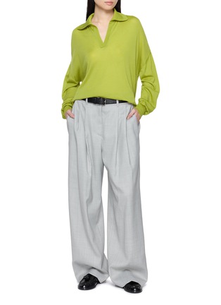 模特儿示范图 - 点击放大 - R2W - Keim Open Collar Knit Top