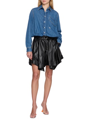 模特儿示范图 - 点击放大 - LOEWE - Belted Balloon Denim Shirt