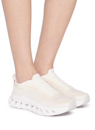 模特儿示范图 - 点击放大 - ON - Cloudtilt Moon Women's Sneakers
