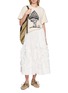 模特儿示范图 - 点击放大 - STORY MFG - Hand Embroidered Grateful Graphic T-Shirt