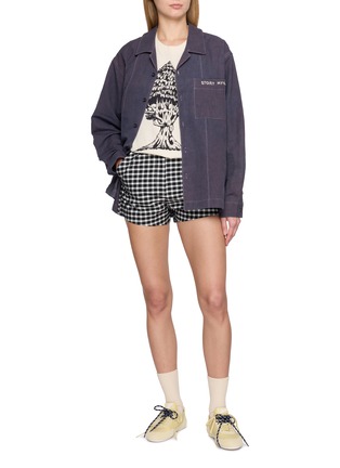 模特儿示范图 - 点击放大 - STORY MFG - Long Sleeve Hand Appliqué Shirt