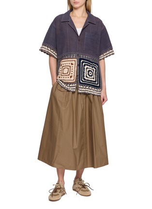 模特儿示范图 - 点击放大 - STORY MFG - Short Sleeve Hand Crochet Patchwork Shirt