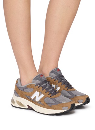 模特儿示范图 - 点击放大 - NEW BALANCE - 204L Lace Up Unisex Sneakers