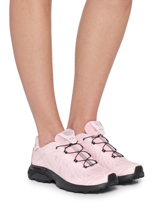 模特儿示范图 - 点击放大 - SALOMON - XT-Whisper Void Unisex Sneakers