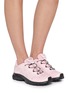 模特儿示范图 - 点击放大 - SALOMON - XT-Whisper Void Unisex Sneakers