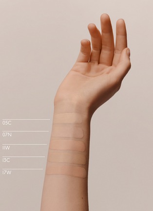  - HERMÈS - Plein Air Luminous Matte Skincare Foundation — Kaolin