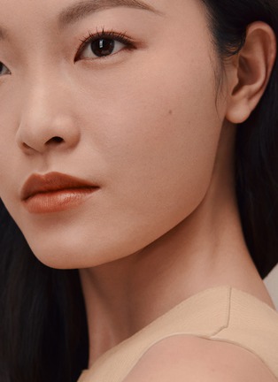 Detail View - 点击放大 - HERMÈS - Plein Air Luminous Matte Skincare Foundation — Rotin