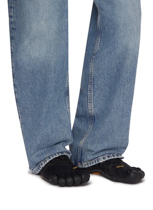 模特儿示范图 - 点击放大 - VIBRAM FIVEFINGERS - V-RUN Five-Finger Shoes
