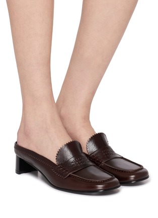 模特儿示范图 - 点击放大 - MM6 MAISON MARGIELA - 25 皮革低跟穆勒鞋