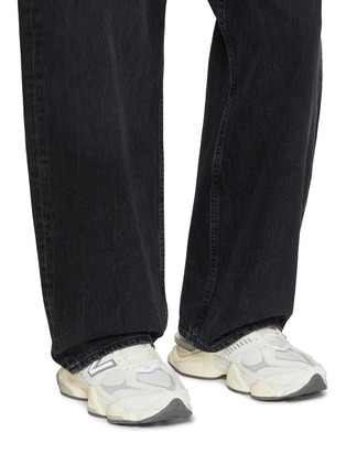模特儿示范图 - 点击放大 - NEW BALANCE - 9060 Low Top Men's Sneakers