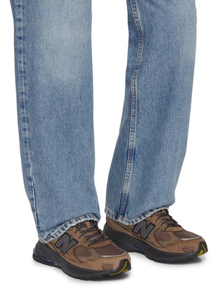 模特儿示范图 - 点击放大 - NEW BALANCE - 2010 Low Top Men's Sneakers