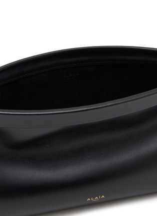 细节 - 点击放大 - ALAÏA - Medium Le Click East West Leather Hobo Bag