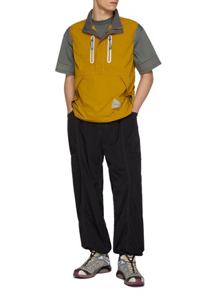 模特儿示范图 - 点击放大 - AND WANDER - X Gramicci Brushed Vest