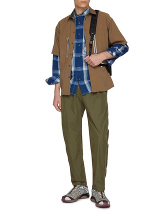 模特儿示范图 - 点击放大 - AND WANDER - Indigo Checked Cotton Blend Shirt