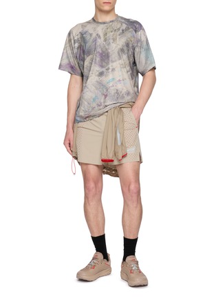 模特儿示范图 - 点击放大 - AND WANDER - X Altra Abstract Graphic Stretch Jersey T-Shirt