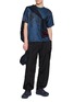模特儿示范图 - 点击放大 - AND WANDER - X Altra Abstract Graphic Stretch Jersey T-Shirt