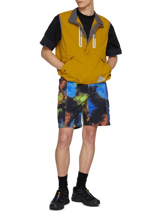 模特儿示范图 - 点击放大 - AND WANDER - Gramicci Brushed Shorts