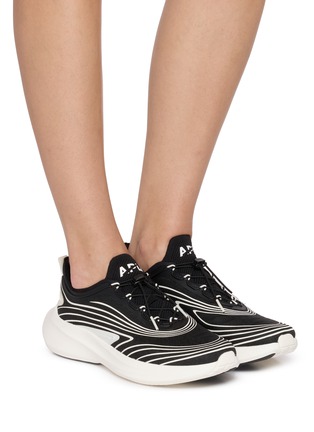 模特儿示范图 - 点击放大 - ATHLETIC PROPULSION LABS - Veil Women's Sneakers