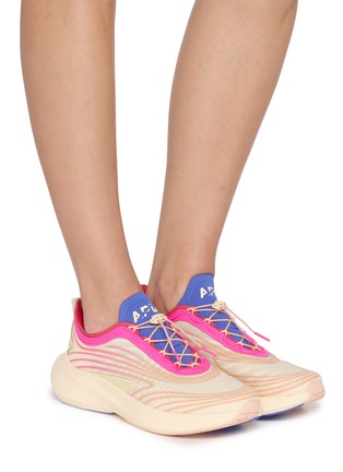 模特儿示范图 - 点击放大 - ATHLETIC PROPULSION LABS - Veil Women's Sneakers