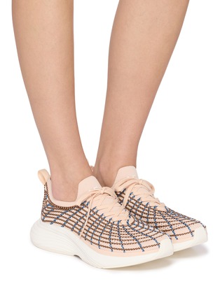 模特儿示范图 - 点击放大 - ATHLETIC PROPULSION LABS - Techloom Zipline Women's Sneakers