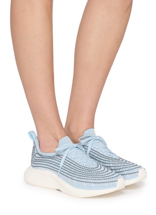 模特儿示范图 - 点击放大 - ATHLETIC PROPULSION LABS - Techloom Zipline Women's Sneakers