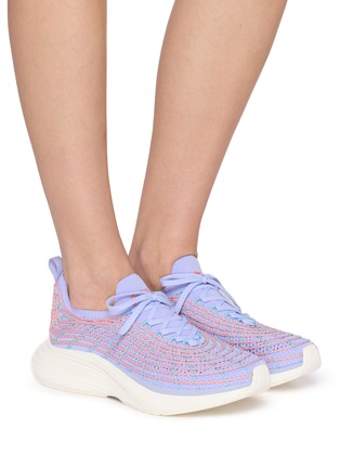 模特儿示范图 - 点击放大 - ATHLETIC PROPULSION LABS - Techloom Zipline Women's Sneakers