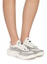 模特儿示范图 - 点击放大 - ATHLETIC PROPULSION LABS - Veil Women's Sneakers