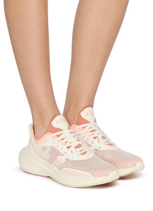 模特儿示范图 - 点击放大 - ATHLETIC PROPULSION LABS - TechLoom Wave Women's Sneakers
