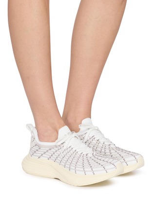 模特儿示范图 - 点击放大 - ATHLETIC PROPULSION LABS - Techloom Zipline Women's Sneakers