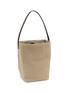 模特儿示范图 - 点击放大 - THE ROW - 中号 N/S PARK TOTE 皮革托特包