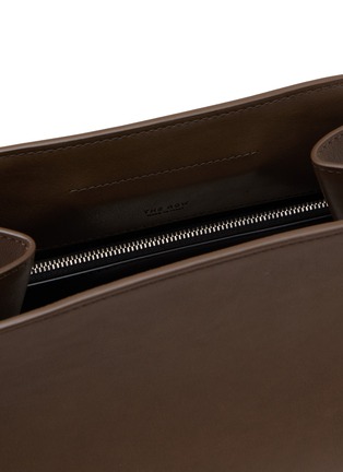 细节 - 点击放大 - THE ROW - PEGGY 皮革手拿包