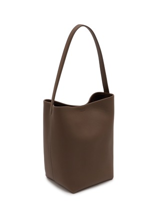 模特儿示范图 - 点击放大 - THE ROW - Medium N/S Park Grained Leather Tote Bag