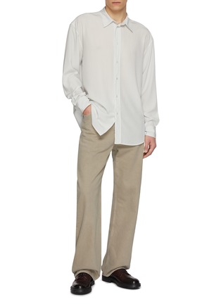 模特儿示范图 - 点击放大 - THE ROW - SIOUXIE 直筒牛仔裤