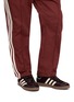 模特儿示范图 - 点击放大 - ADIDAS - X WALES BONNER 男款 GAZELLE PONY 运动鞋