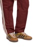 模特儿示范图 - 点击放大 - ADIDAS - X WALES BONNER 男款 GAZELLE SNAKE 运动鞋