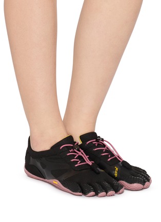 模特儿示范图 - 点击放大 - VIBRAM FIVEFINGERS - KSO EVO Five-Finger Shoes