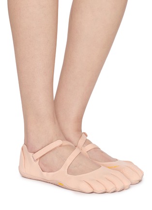 模特儿示范图 - 点击放大 - VIBRAM FIVEFINGERS SHOES - V-SOUL Five-Finger Shoes
