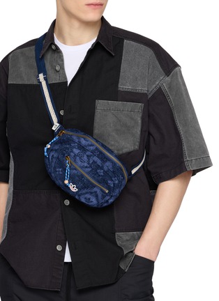 模特儿示范图 - 点击放大 - ADIDAS - x Edison Chen CLOT Waist Bag