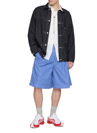 模特儿示范图 - 点击放大 - COMME DES GARÇONS SHIRT - Striped Cotton Poplin Shorts
