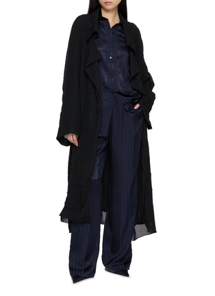 模特儿示范图 - 点击放大 - THE LAURENT - Avignon Striped Button Front Shirt