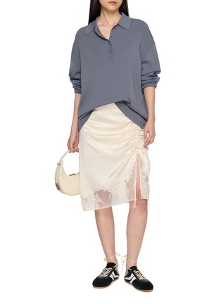 模特儿示范图 - 点击放大 - MO&CO. - Lace Trim Drawstring Slit Midi Skirt