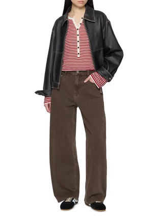 模特儿示范图 - 点击放大 - MO&CO. - Striped Button Up Sweater