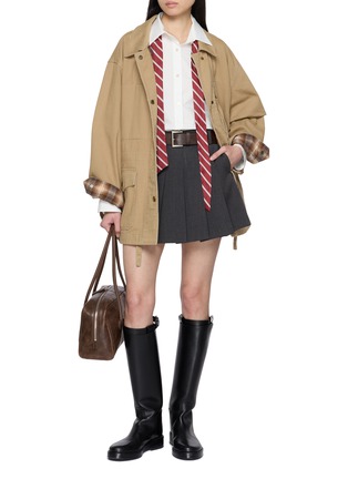 模特儿示范图 - 点击放大 - MO&CO. - Belted Pleated Mini Skirt